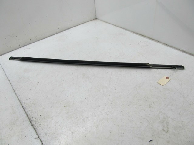 2013-2017 CHEVY TRAVERSE OEM LEFT FRONT DOOR BELT MOUNDING WINDOW TRIM