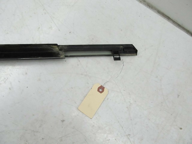 2013-2017 CHEVY TRAVERSE OEM LEFT FRONT DOOR BELT MOUNDING WINDOW TRIM