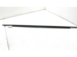 2013-2017 CHEVY TRAVERSE OEM LEFT FRONT DOOR BELT MOUNDING WINDOW TRIM