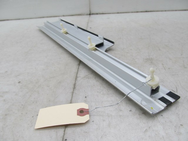 2003-2006 RANGE ROVER HSE OEM RIGHT FRONT LOWER SCUFF PLATE TRIM COVER 