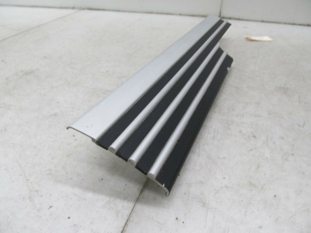 2003-2006 RANGE ROVER HSE OEM RIGHT FRONT LOWER SCUFF PLATE TRIM COVER 