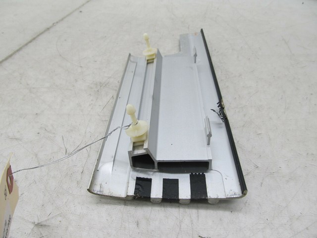 2003-2006 RANGE ROVER HSE OEM RIGHT REAR LOWER SCUFF PLATE TRIM COVER 