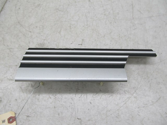 2003-2006 RANGE ROVER HSE OEM RIGHT REAR LOWER SCUFF PLATE TRIM COVER 