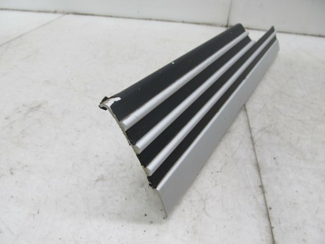 2003-2006 RANGE ROVER HSE OEM LEFT FRONT LOWER SCUFF PLATE TRIM COVER 