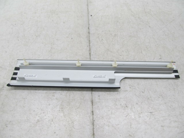 2003-2006 RANGE ROVER HSE OEM LEFT FRONT LOWER SCUFF PLATE TRIM COVER 