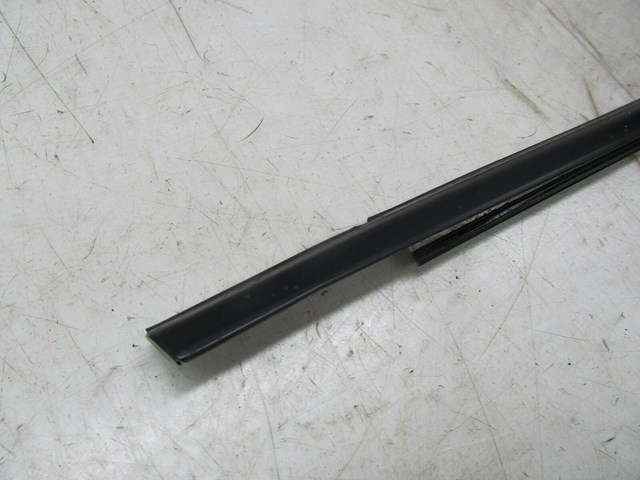 2010-2014 SUBARU IMPREZA WAGON OEM RIGHT FRONT PASSENGER WINDOW MOLDING BELT