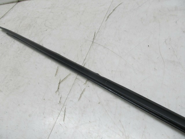 2010-2014 SUBARU IMPREZA WAGON OEM RIGHT FRONT PASSENGER WINDOW MOLDING BELT