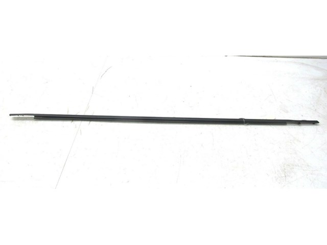 2010-2014 SUBARU IMPREZA WAGON OEM RIGHT FRONT PASSENGER WINDOW MOLDING BELT