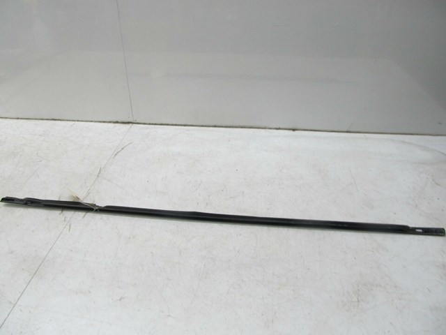 2010-2014 SUBARU IMPREZA WAGON OEM RIGHT FRONT PASSENGER WINDOW MOLDING BELT