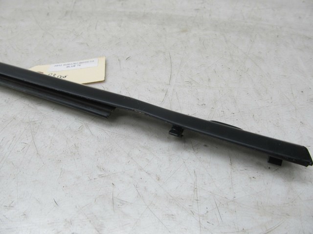 2010-2014 SUBARU IMPREZA WAGON OEM RIGHT FRONT PASSENGER WINDOW MOLDING BELT