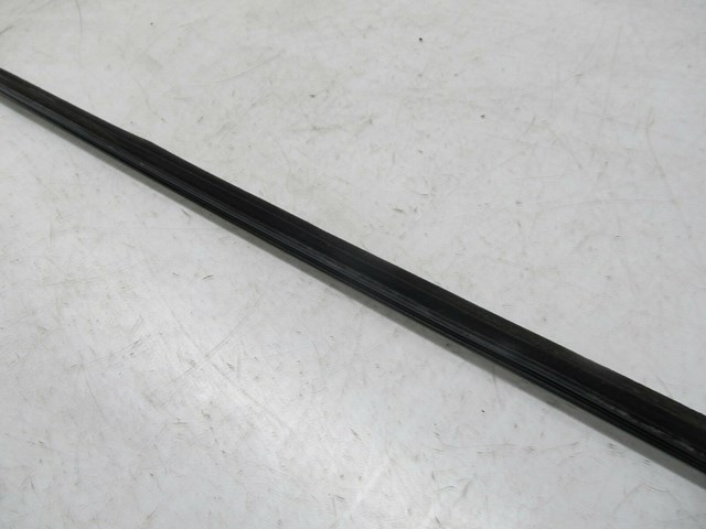 2010-2014 SUBARU IMPREZA WAGON OEM RIGHT FRONT PASSENGER WINDOW MOLDING BELT