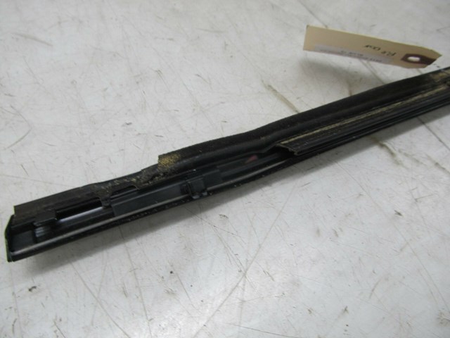 2010-2014 SUBARU IMPREZA WAGON OEM RIGHT FRONT PASSENGER WINDOW MOLDING BELT