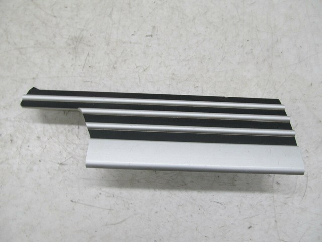 2003-2006 RANGE ROVER HSE OEM LEFT REAR LOWER SCUFF PLATE TRIM COVER 