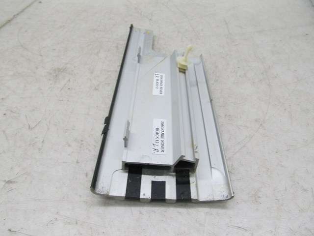 2003-2006 RANGE ROVER HSE OEM LEFT REAR LOWER SCUFF PLATE TRIM COVER 