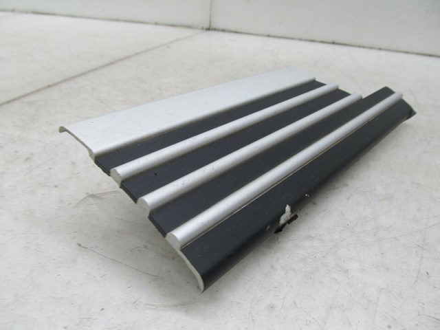 2003-2006 RANGE ROVER HSE OEM LEFT REAR LOWER SCUFF PLATE TRIM COVER 