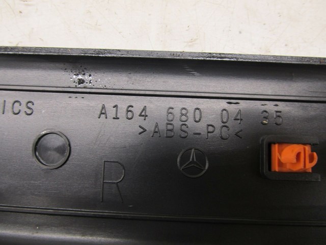 2007-2012 MERCEDES GL450 X164 OEM RIGHT FRONT OUTER STEP SCUFF PLATE TRIM PANEL 