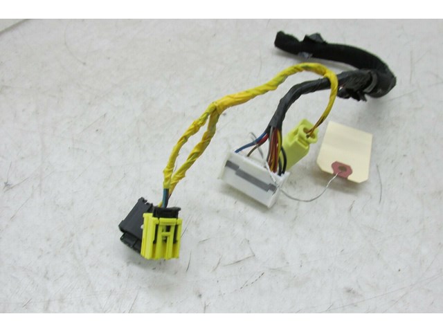 2014-2016 KIA CADENZA OEM RIGHT FRONT SEAT FLOOR WIRE HARNESS PIGTAIL PLUG 