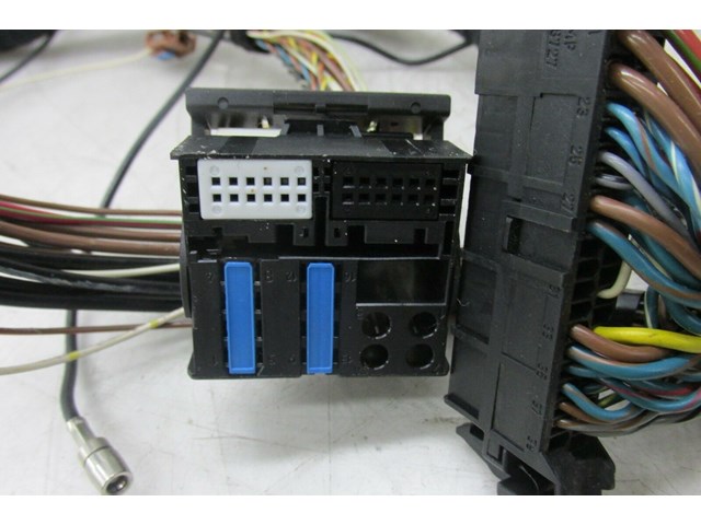 2003-2006 RANGE ROVER HSE OEM LEFT REAR TRUNK MODULE WIRE HARNESS PIGTAILS