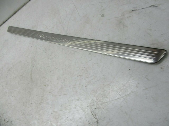 2012-2015 MERCEDES C250 COUPE W204 OEM RIGHT FRONT PASSENGER SIDE DOOR SILL