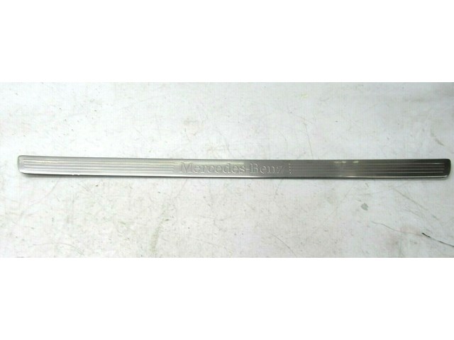 2012-2015 MERCEDES C250 COUPE W204 OEM RIGHT FRONT PASSENGER SIDE DOOR SILL