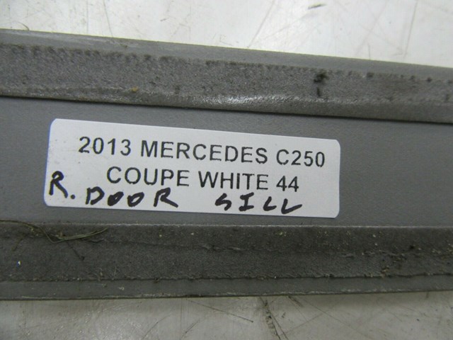 2012-2015 MERCEDES C250 COUPE W204 OEM RIGHT FRONT PASSENGER SIDE DOOR SILL