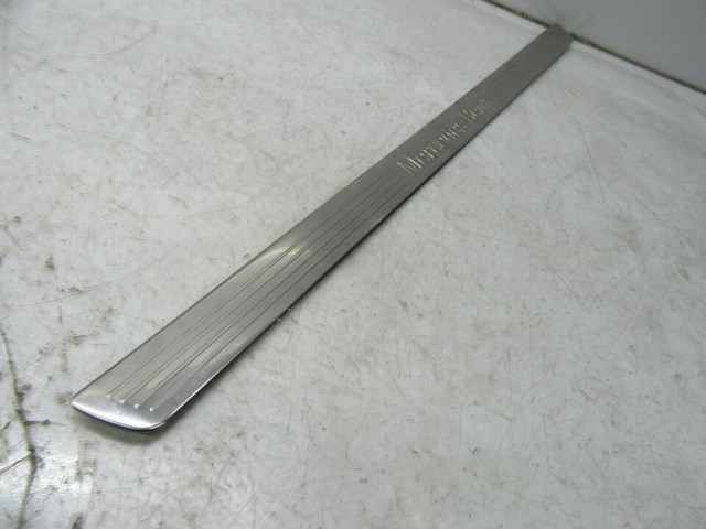 2012-2015 MERCEDES C250 COUPE W204 OEM RIGHT FRONT PASSENGER SIDE DOOR SILL