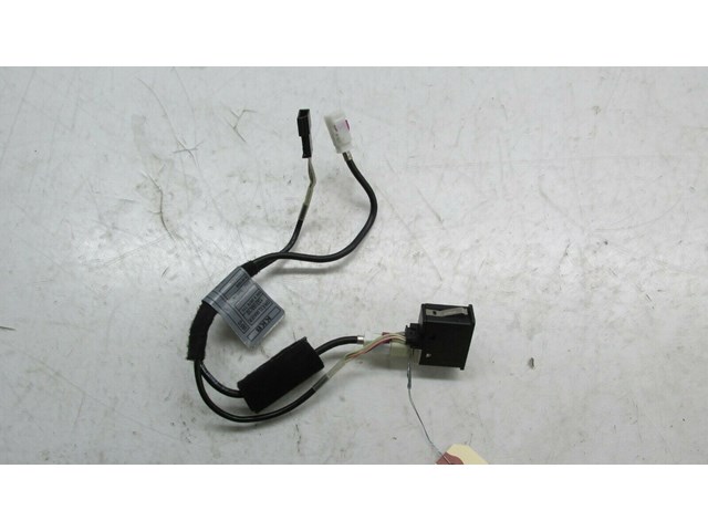 2007-2011 BMW 328i E90 OEM CENTER CONSOLE AUX USB INPUTS WITH HARNESS