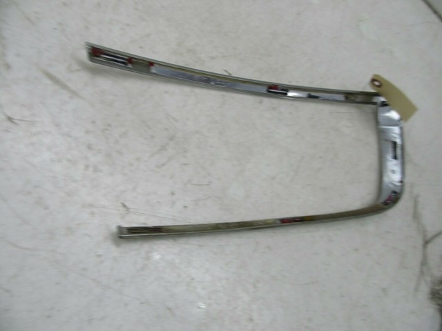 2011-2015 LINCOLN MKX OEM RIGHT REAR PASSENGER SIDE TAILLIGHT TRIM 