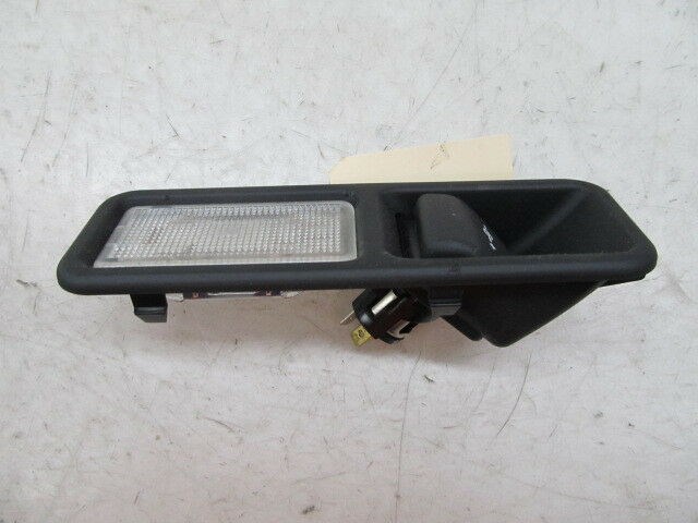 2003-2006 RANGE ROVER HSE OEM RIGHT REAR TRUNK LIGHT OUTLET POWER PLUG 