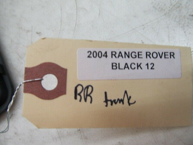 2003-2006 RANGE ROVER HSE OEM RIGHT REAR TRUNK LIGHT OUTLET POWER PLUG 