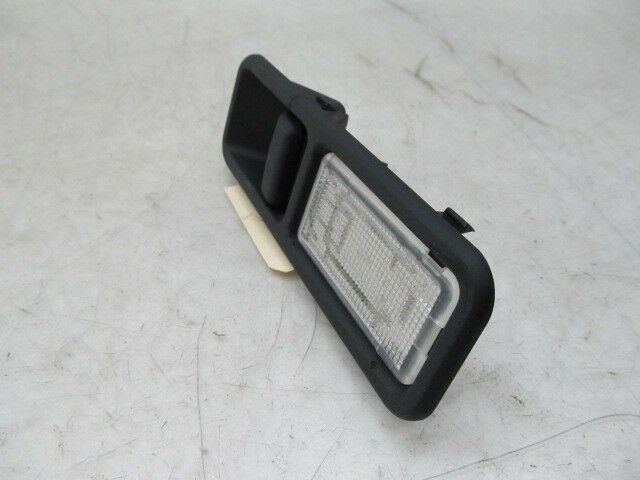 2003-2006 RANGE ROVER HSE OEM RIGHT REAR TRUNK LIGHT OUTLET POWER PLUG 
