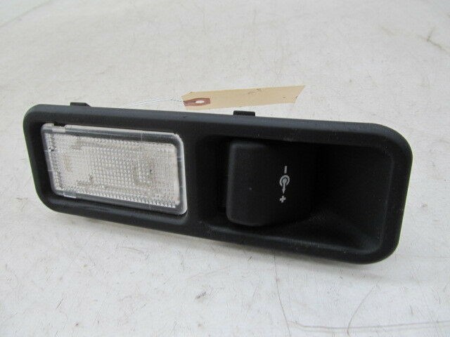 2003-2006 RANGE ROVER HSE OEM RIGHT REAR TRUNK LIGHT OUTLET POWER PLUG 