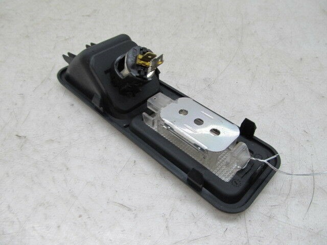 2003-2006 RANGE ROVER HSE OEM RIGHT REAR TRUNK LIGHT OUTLET POWER PLUG 