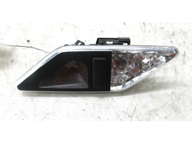 2002-2006 BMW M3 E46 COUPE OEM RIGHT REAR READING LIGHT 8 375 586