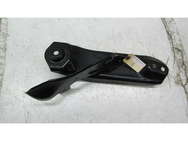 2015-2019 NISSAN MURANO OEM LEFT REAR SUBFRAME BRACKET    