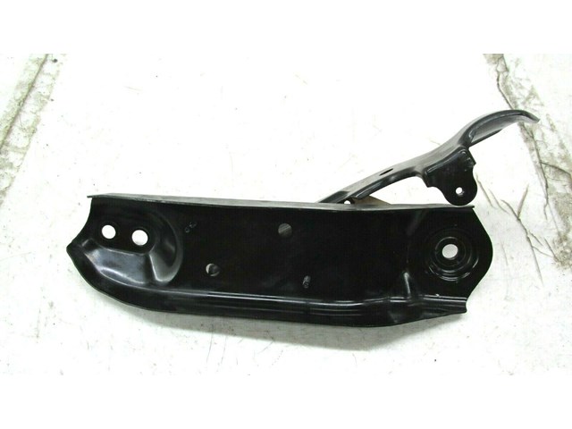 2015-2019 NISSAN MURANO OEM RIGHT REAR SUBFRAME BRACKET    