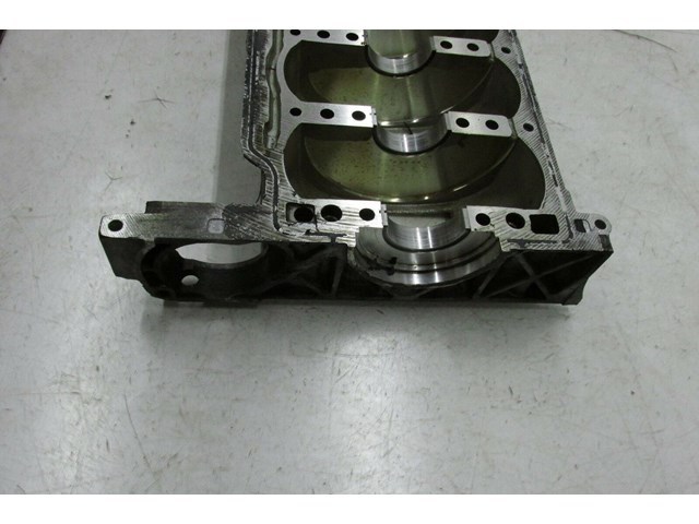 2004-2011 SAAB 9-3 OEM 2.0L TURBO ENGINE UPPER OIL PAN CRANK SHAFT HOUSING 