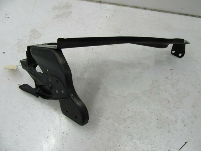 2012-2015 MERCEDES C350 COUPE OEM RIGHT SIDE RADIATOR SUPPORT BRACKET 