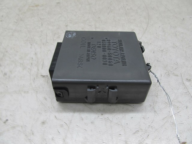   2001-2006 LEXUS LS430 OEM RIGHT FRONT HEADLAMP LIGHT LEVELING CONTROL MODULE 