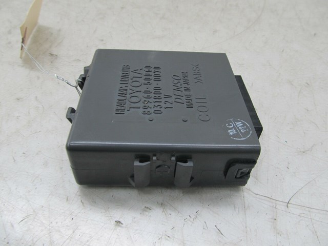   2001-2006 LEXUS LS430 OEM RIGHT FRONT HEADLAMP LIGHT LEVELING CONTROL MODULE 