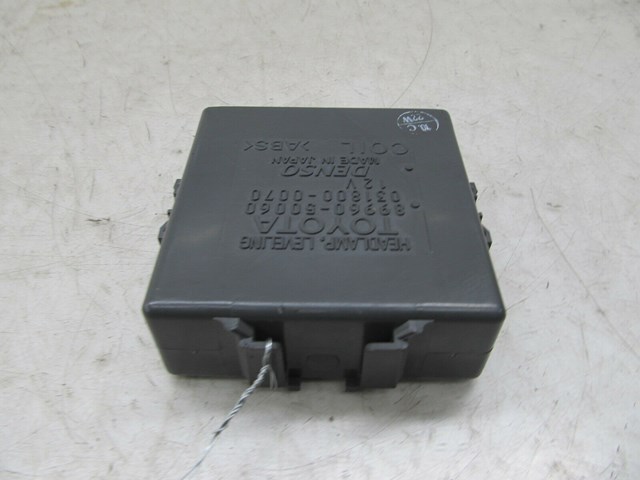   2001-2006 LEXUS LS430 OEM RIGHT FRONT HEADLAMP LIGHT LEVELING CONTROL MODULE 