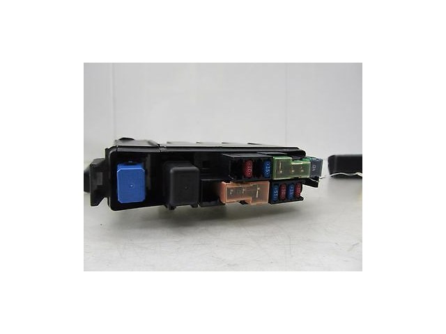 2004-2005 NISSAN 350Z ROADSTER OEM RIGHT FRONT UNDER HOOD FUSE RELAY BOX MODULE