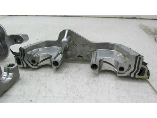 2015-2019 NISSAN MURANO OEM LEFT SIDE CAMSHAFT BEARING CAPS 