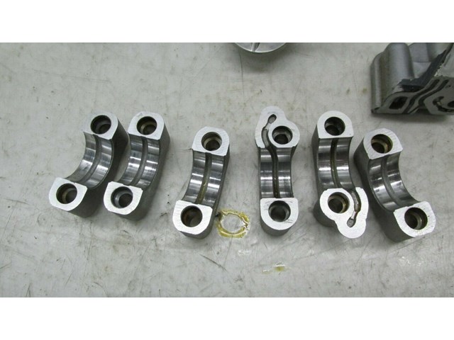 2015-2019 NISSAN MURANO OEM RIGHT SIDE CAMSHAFT BEARING CAPS 