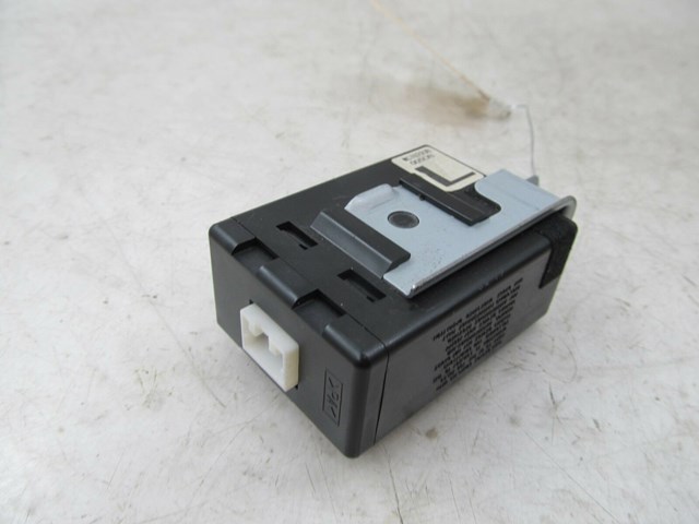 2009-2013 INFINITI G37 CONVERTIBLE OEM RIGHT FRONT DOOR LOCK CONTROL MODULE 