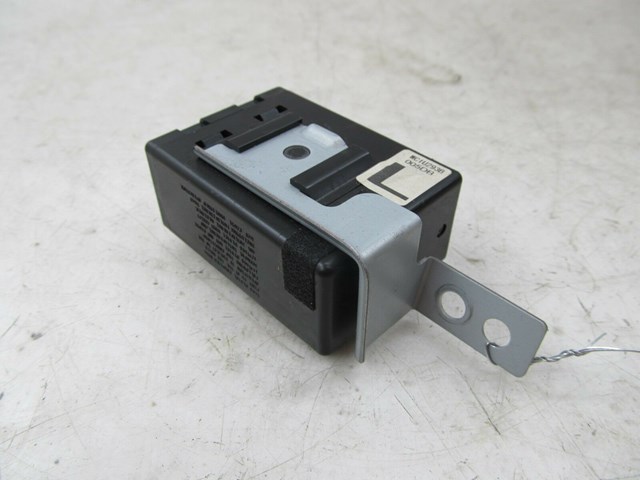 2009-2013 INFINITI G37 CONVERTIBLE OEM RIGHT FRONT DOOR LOCK CONTROL MODULE 