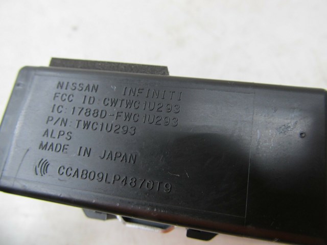 2009-2013 INFINITI G37 CONVERTIBLE OEM RIGHT FRONT DOOR LOCK CONTROL MODULE 