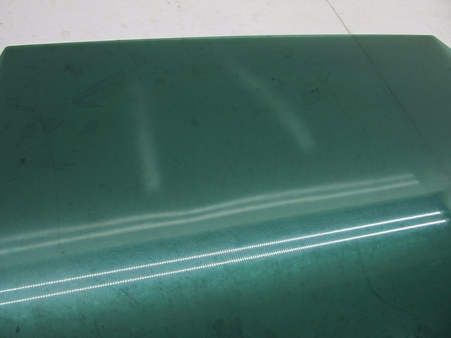 2004-2007 VOLKSWAGEN TOUAREG OEM RIGHT REAR PASSENGER DOOR WINDOW GLASS