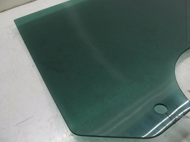 2004-2007 VOLKSWAGEN TOUAREG OEM RIGHT REAR PASSENGER DOOR WINDOW GLASS