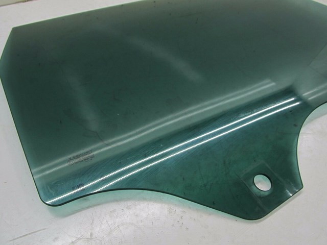 2004-2007 VOLKSWAGEN TOUAREG OEM RIGHT REAR PASSENGER DOOR WINDOW GLASS